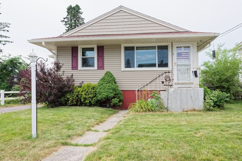 7 Rollinson Rd, Worcester, MA 01606