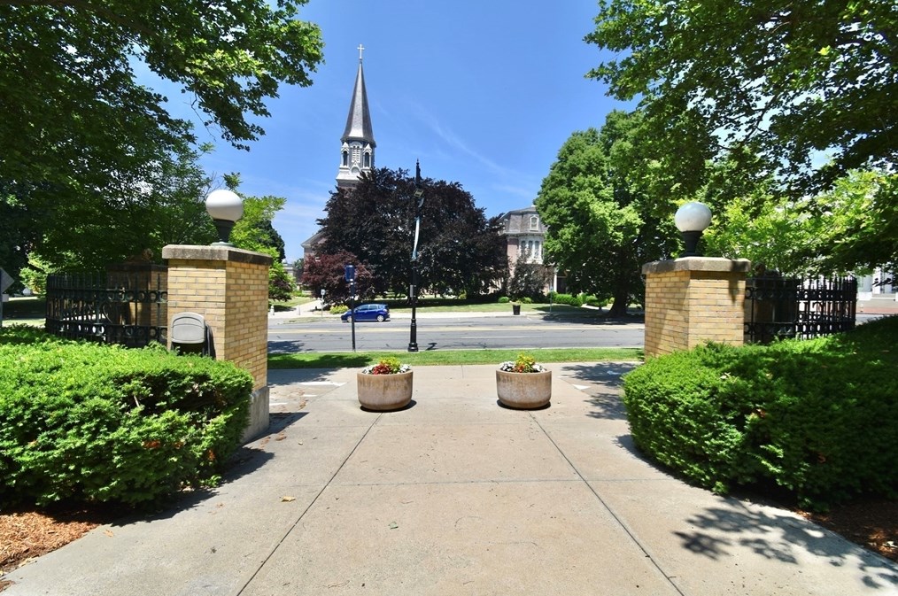 235 State St, Springfield MA  01103-1730 exterior