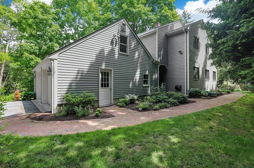 33 Saddle Ridge Rd, Dover, MA 02030