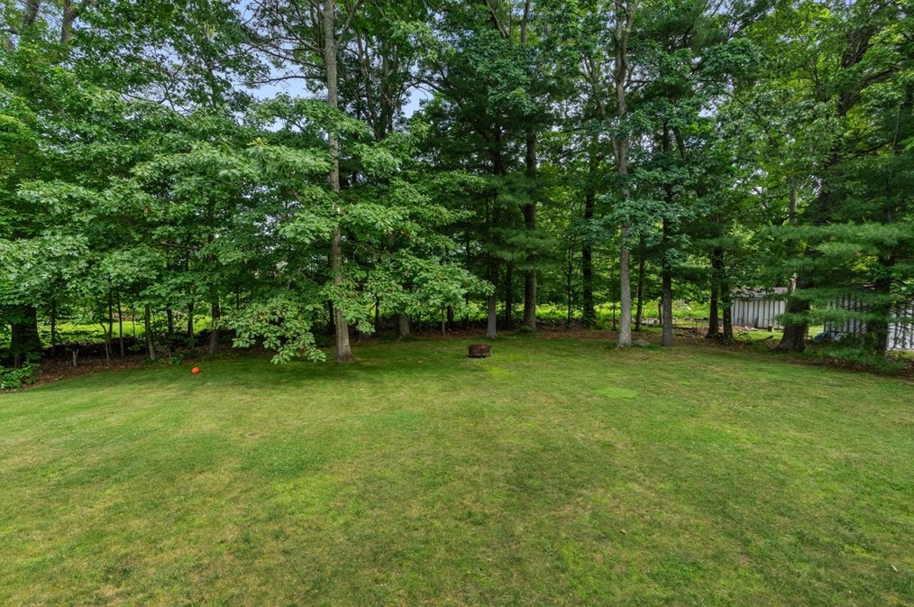 28 Snowy Owl Ln, Worcester MA  01605-4025 exterior