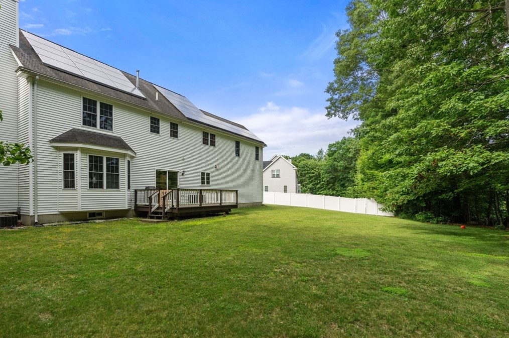 28 Snowy Owl Ln, Worcester MA  01605-4025 exterior