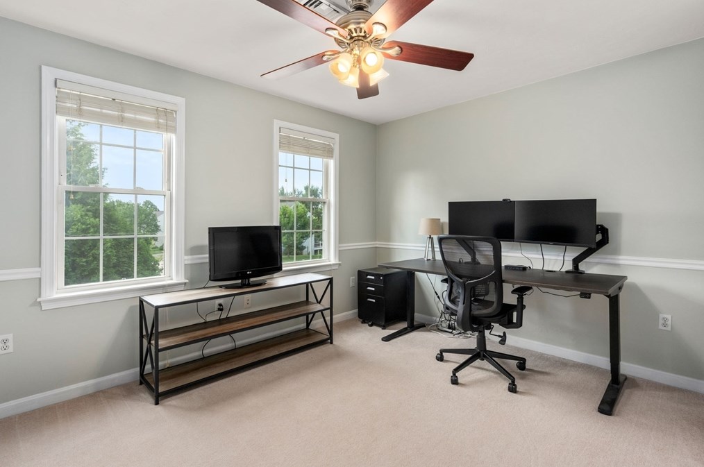 28 Snowy Owl Ln, Worcester MA  01605-4025 exterior