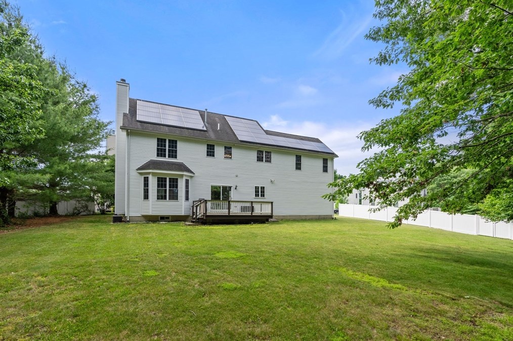 28 Snowy Owl Ln, Worcester MA  01605-4025 exterior