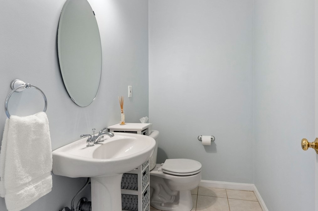 28 Snowy Owl Ln, Worcester MA  01605-4025 exterior