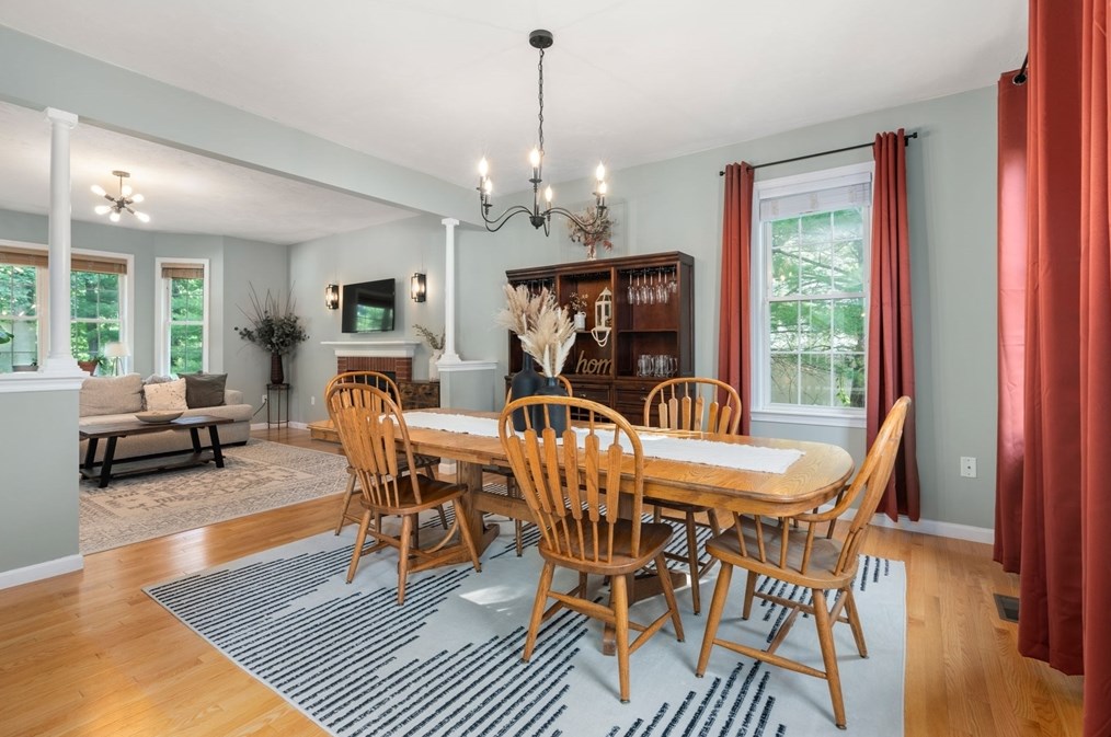 28 Snowy Owl Ln, Worcester MA  01605-4025 exterior