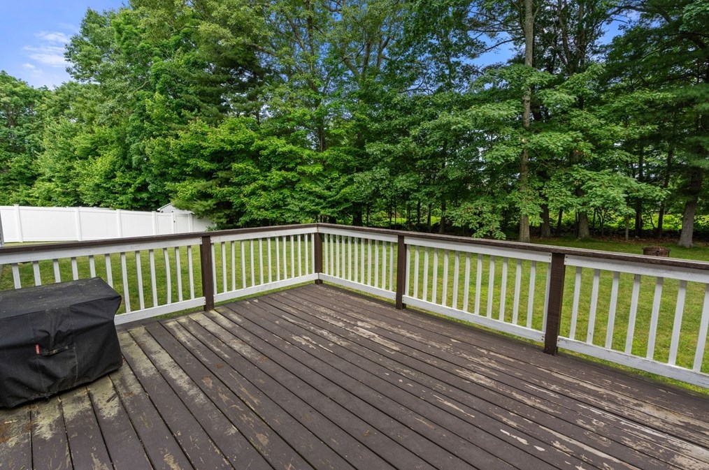 28 Snowy Owl Ln, Worcester MA  01605-4025 exterior