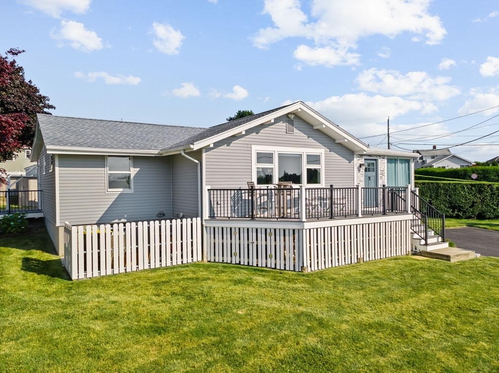 107 Nantasket Rd, Hull, MA 02045