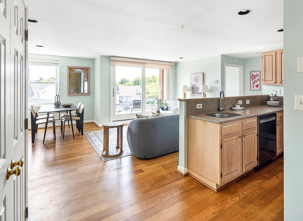 97 Kirkland St, Cambridge, MA 02138-2004