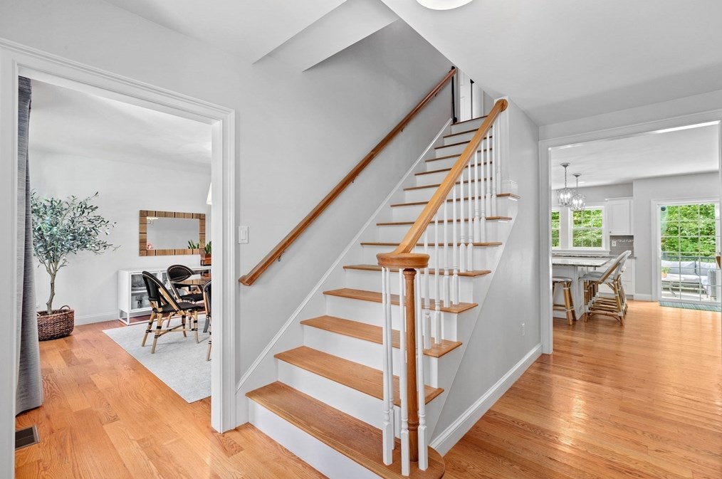 78 Crabtree Ln, Abington, MA 02351-1689