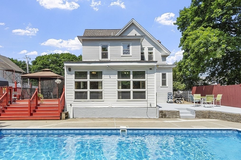 65 High St, Hudson, MA 01749