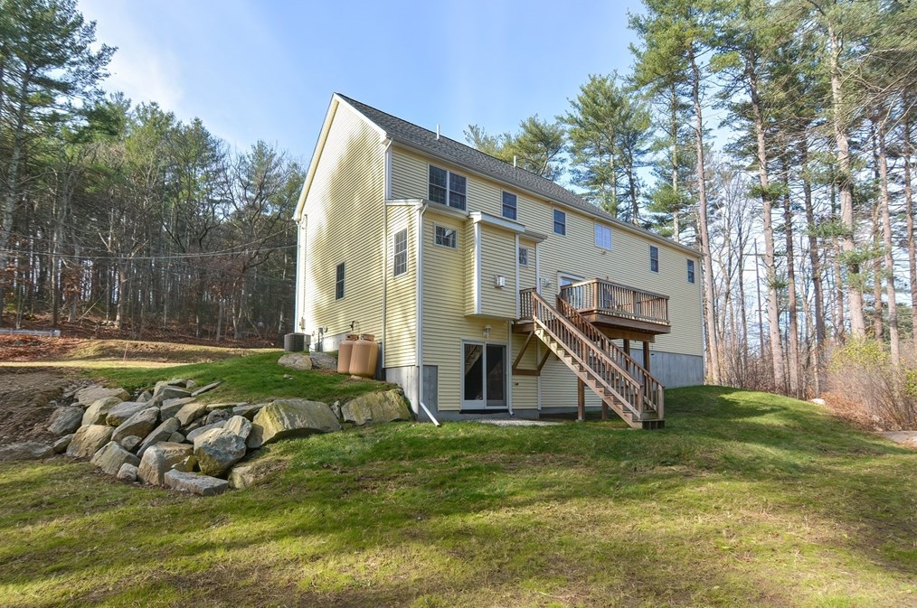 39 Westboro Rd, Upton MA  01568-1007 exterior