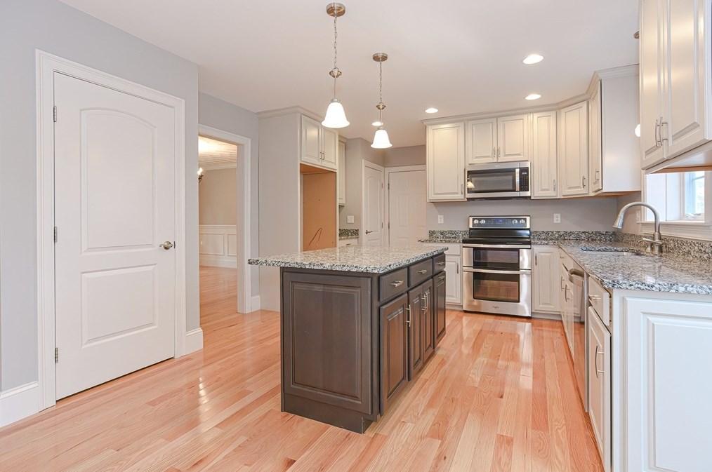 39 Westboro Rd, Upton MA  01568-1007 exterior