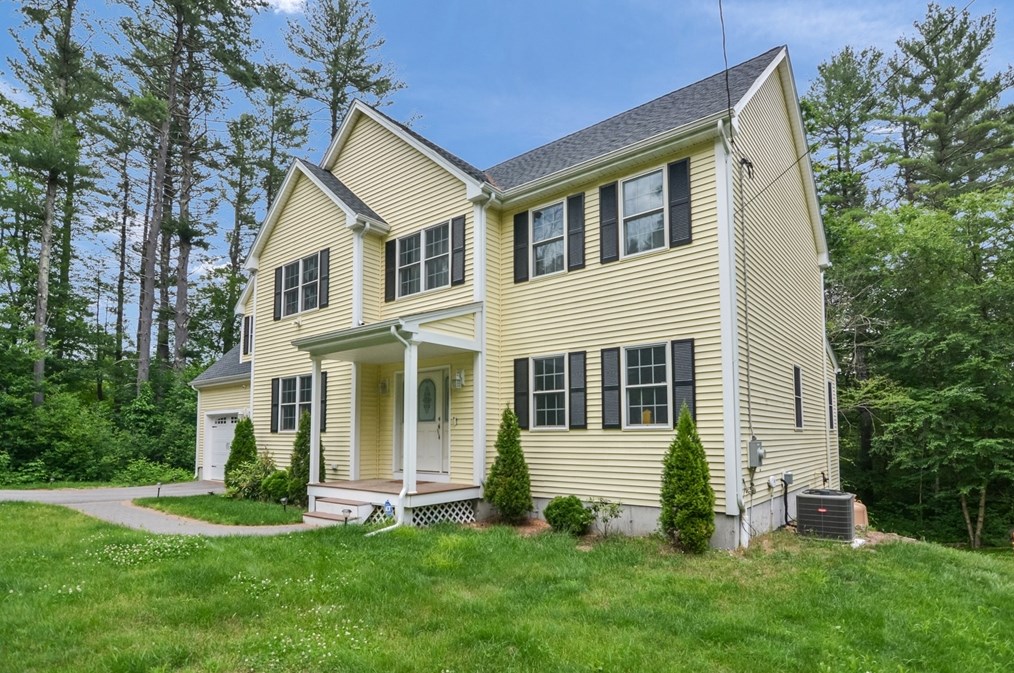 39 Westboro Rd, Upton, MA 01568