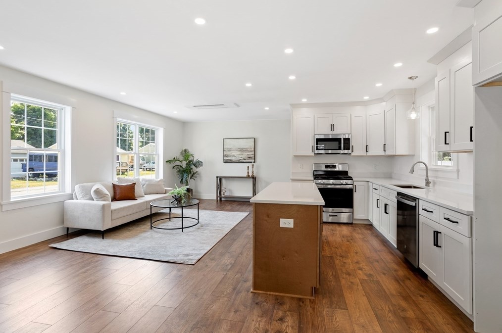 32 Markham Cir, Ayer, MA 01432 exterior