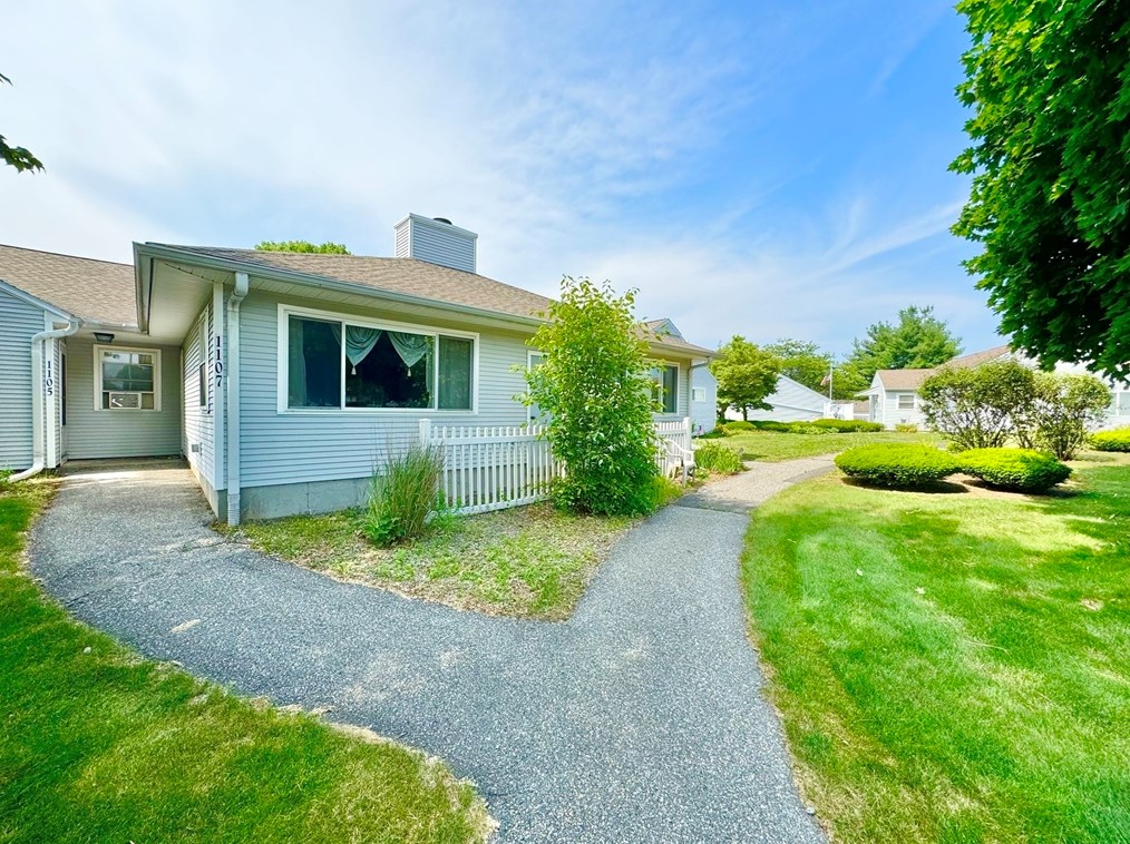 1107 James St, Chicopee, MA 01022 exterior
