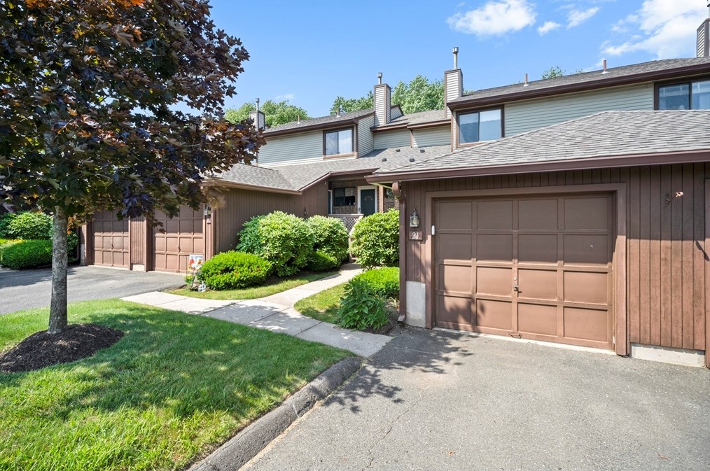 21 Ash Ln #21, Agawam, MA 01001