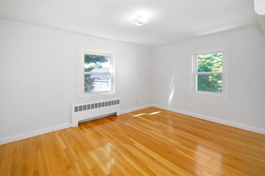 37 Rose Ave, Watertown MA 02472-3012 exterior