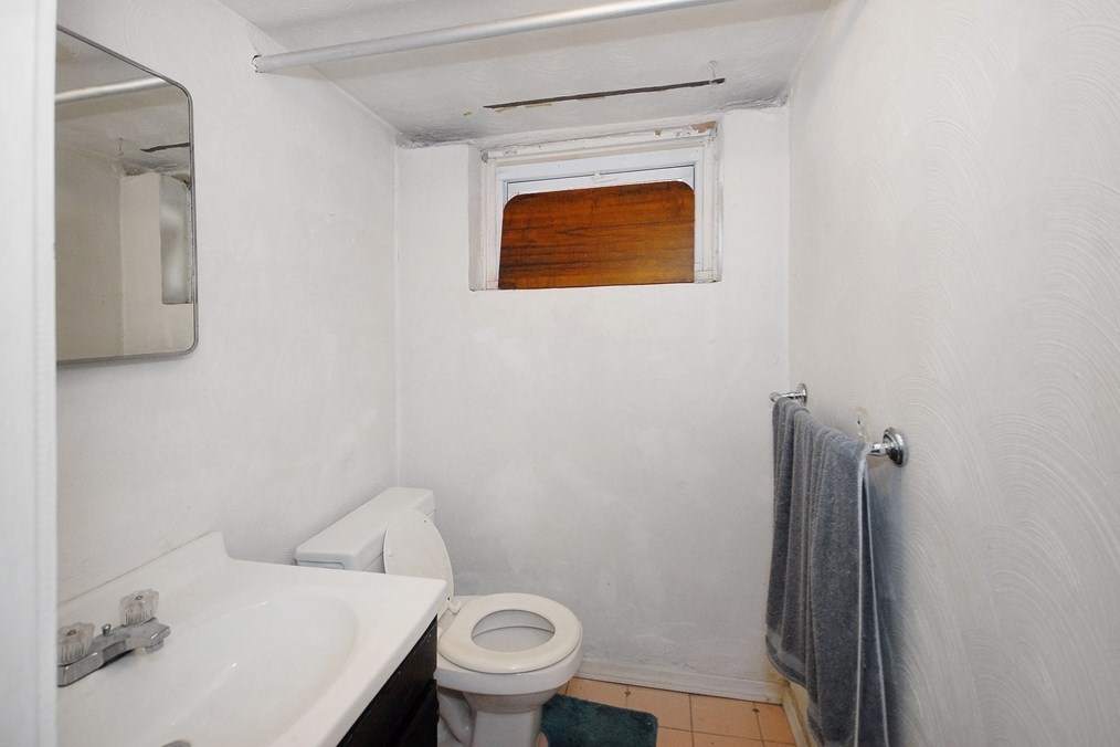 37 Rose Ave, Watertown MA 02472-3012 exterior