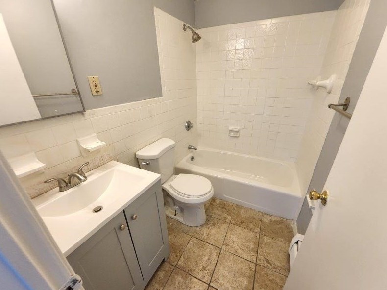 264 Haverhill St, Lawrence MA 01840-1208 exterior