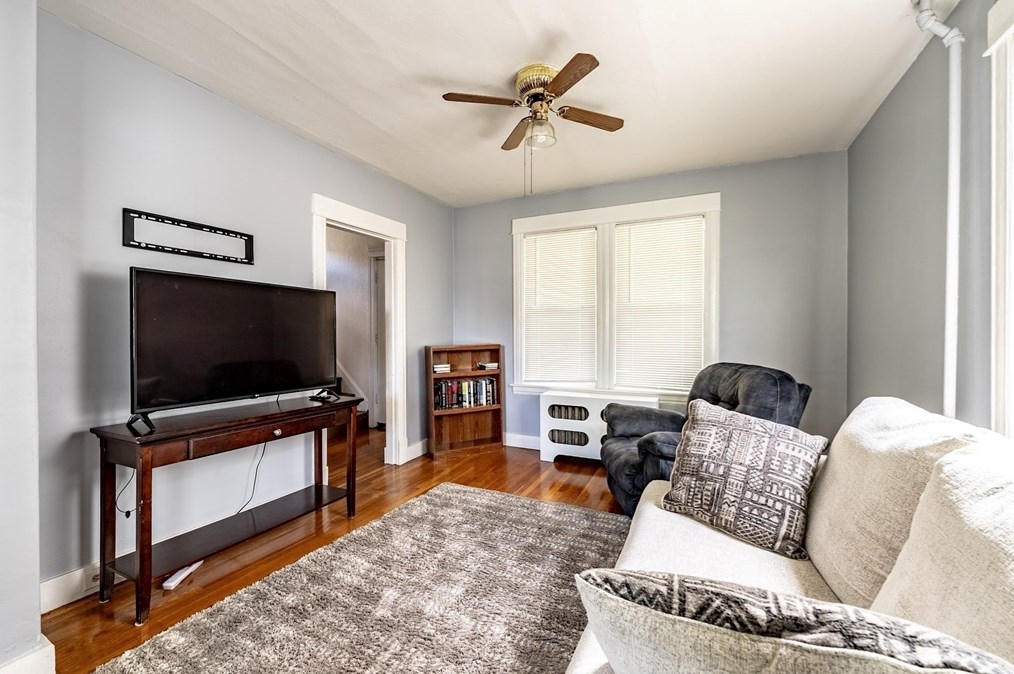 98 Narragansett Blvd, Chicopee, MA 01013