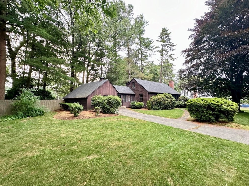 33 Lynnwood Dr, Montgomery, MA 01085