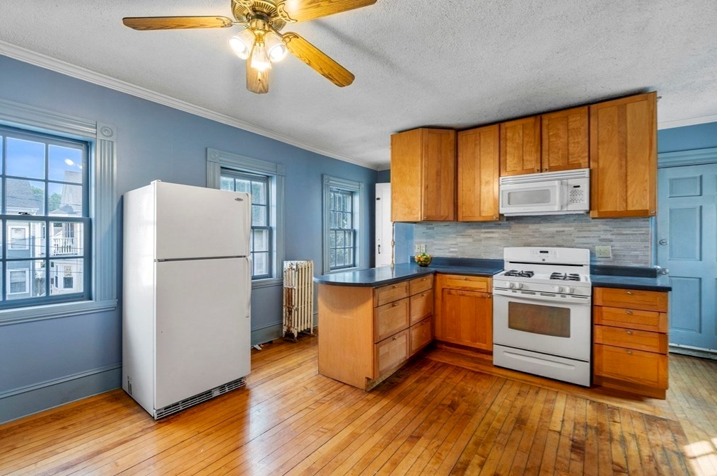 135 St, Salem MA 01970-2548 exterior