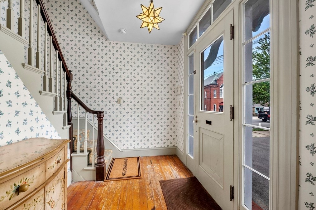 135 St, Salem MA 01970-2548 exterior