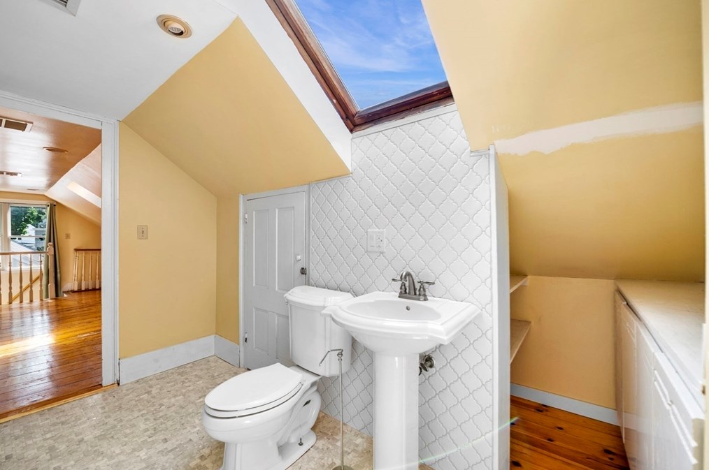 135 St, Salem MA 01970-2548 exterior