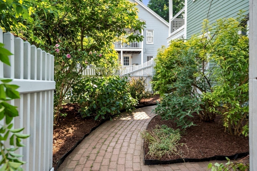 135 St, Salem MA 01970-2548 exterior