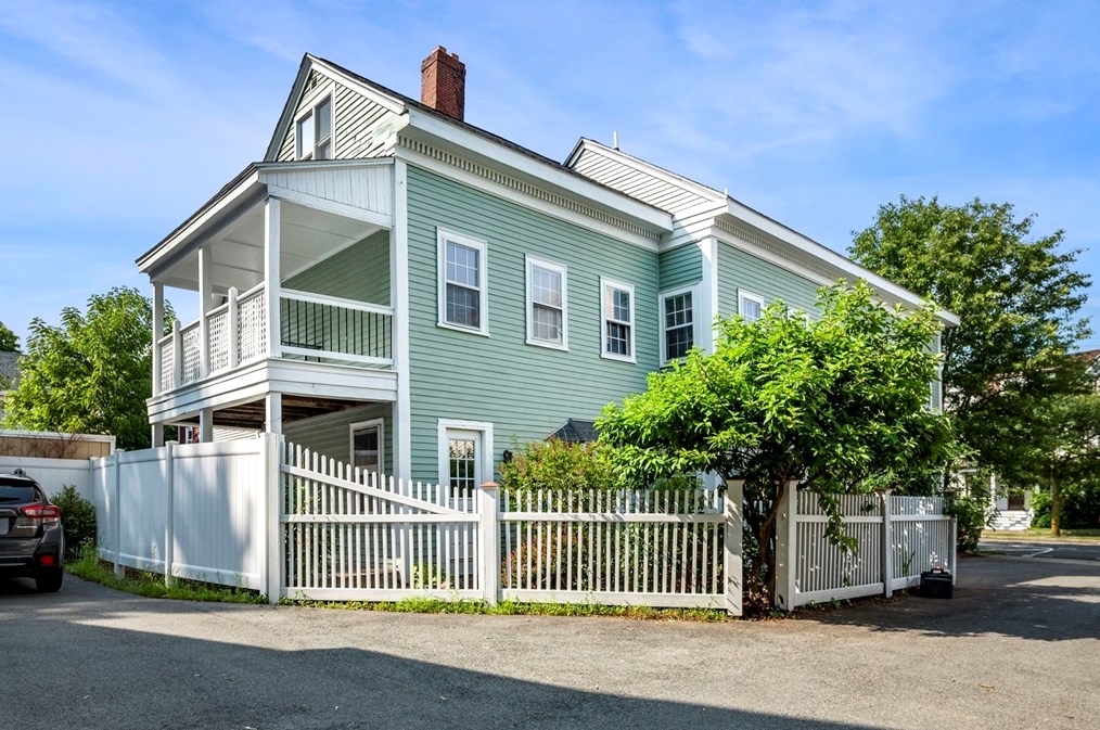 135 North St, Salem, MA 01970-2541