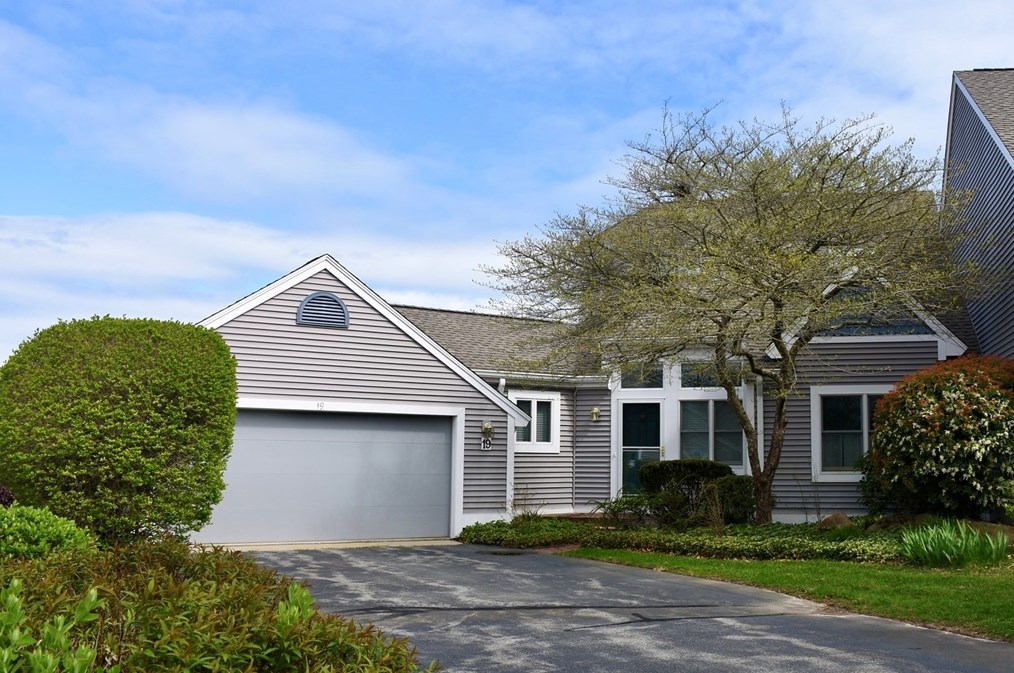 19 Hidden Bay Dr, Dartmouth, MA 02748-3019
