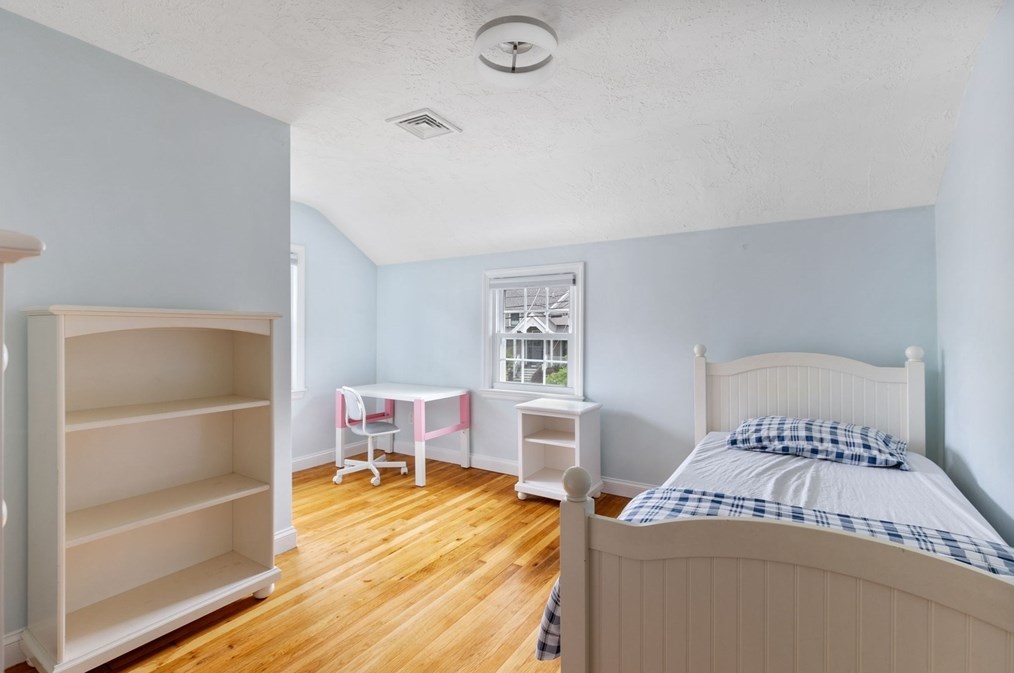 14 Evergreen Ave, Newton MA 02466-1703 exterior