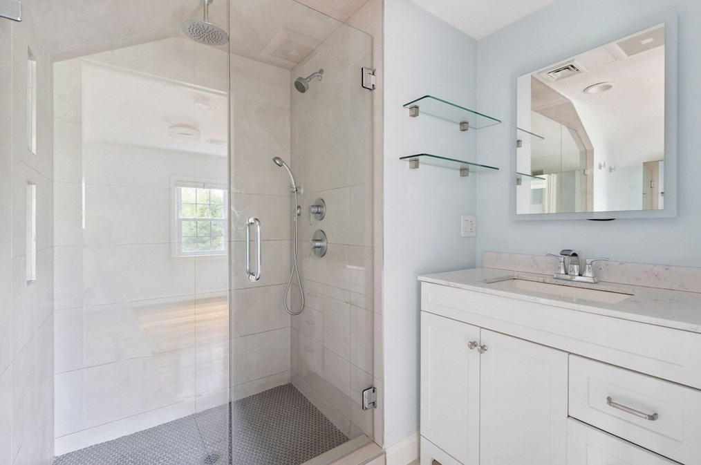 14 Evergreen Ave, Newton MA 02466-1703 exterior