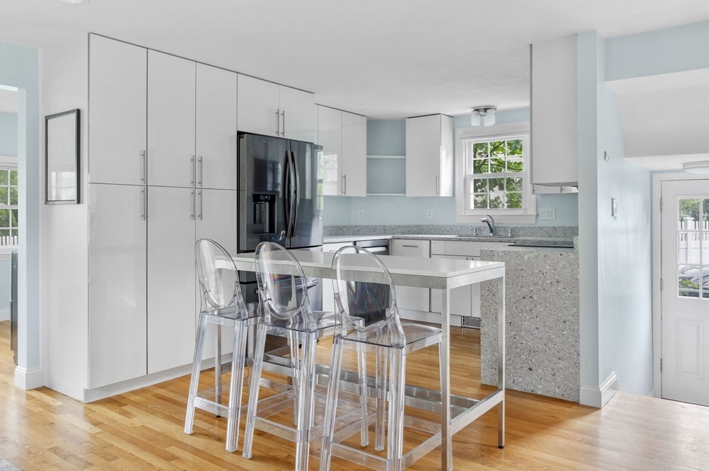 14 Evergreen Ave, Newton MA 02466-1703 exterior