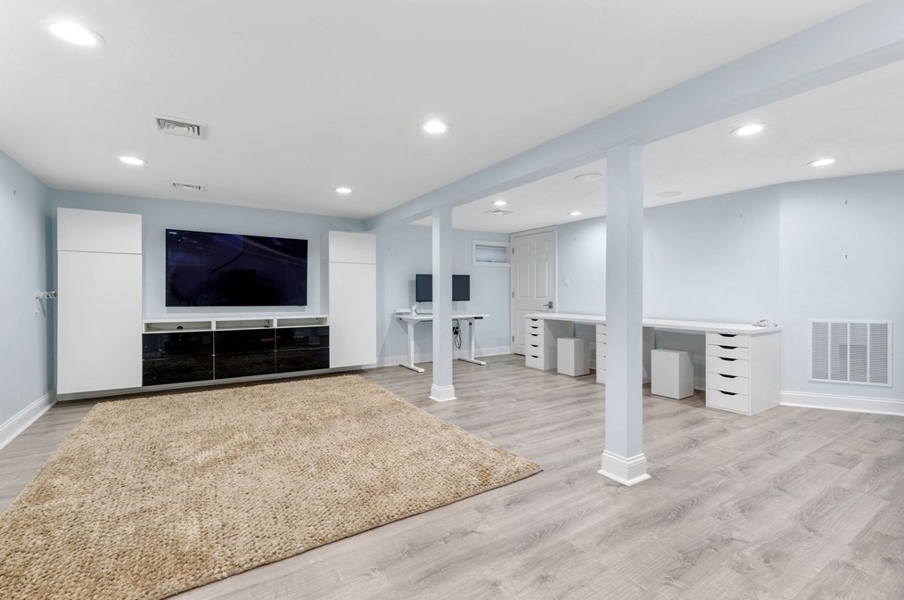 14 Evergreen Ave, Newton MA 02466-1703 exterior