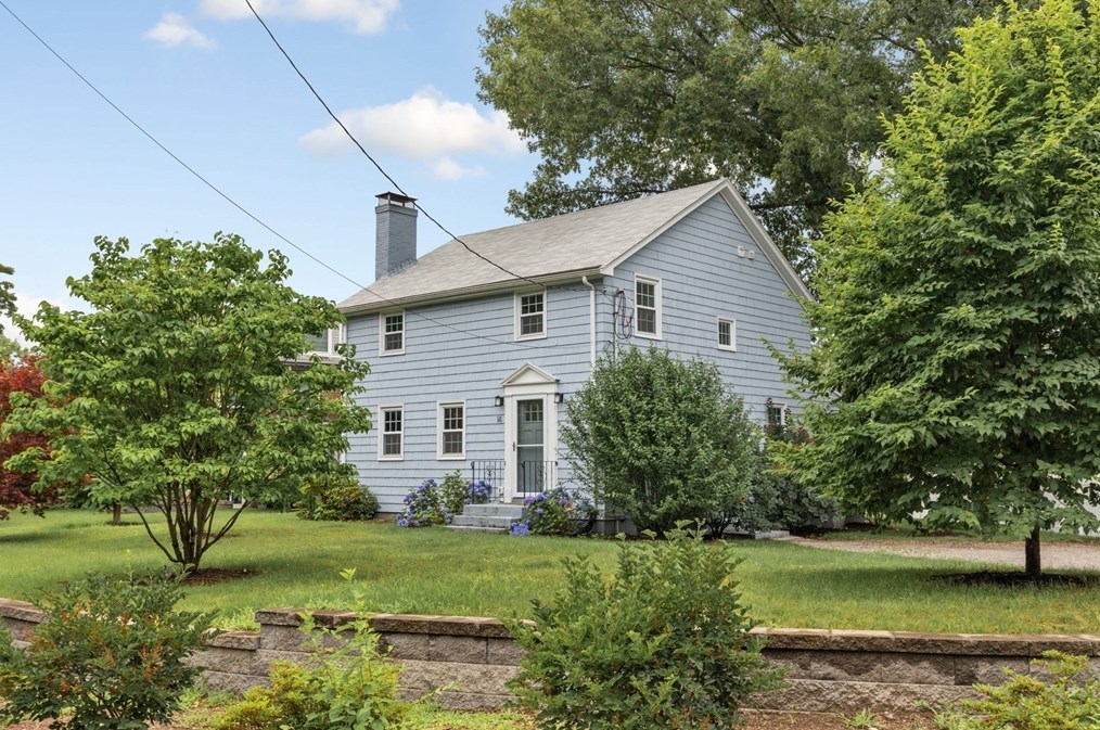 14 Evergreen Ave, Newton MA 02466-1703 exterior