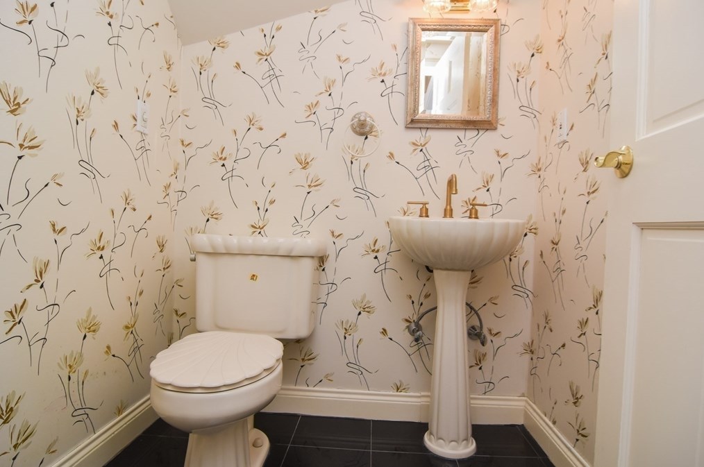 5 Basswood Ln, Andover MA  01810-5883 exterior