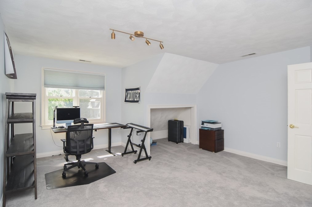 5 Basswood Ln, Andover MA  01810-5883 exterior