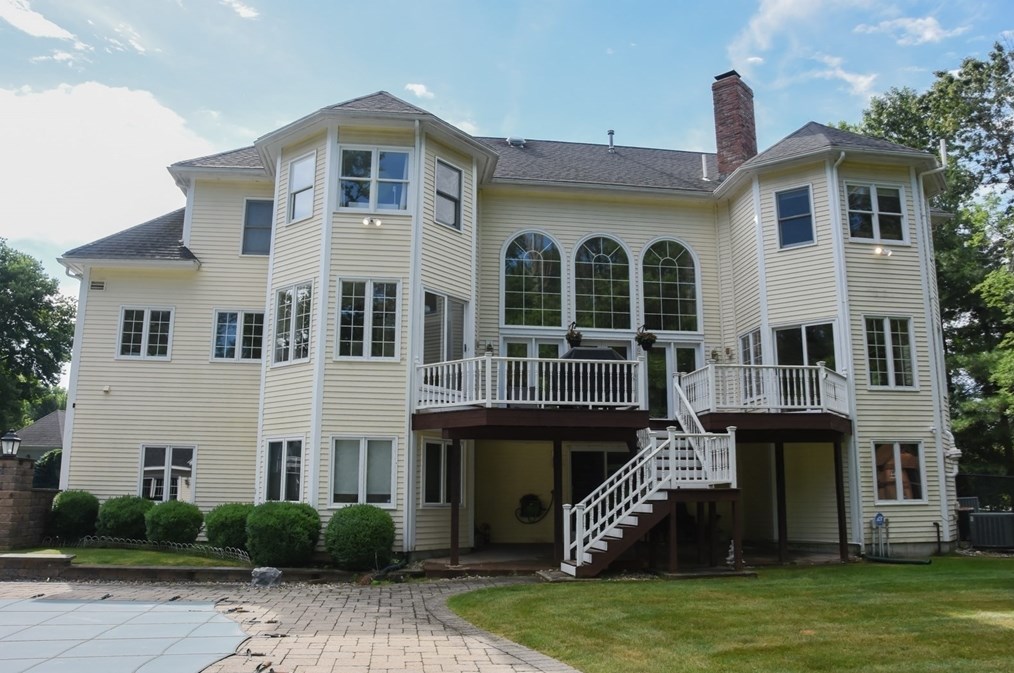 5 Basswood Ln, Andover MA  01810-5883 exterior