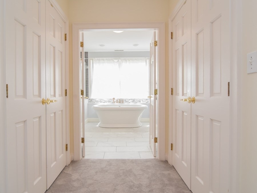 5 Basswood Ln, Andover MA  01810-5883 exterior