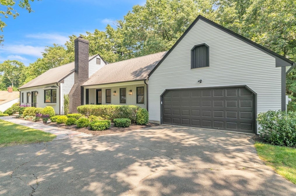 360 Pinewood Dr, Springfield, MA 01106