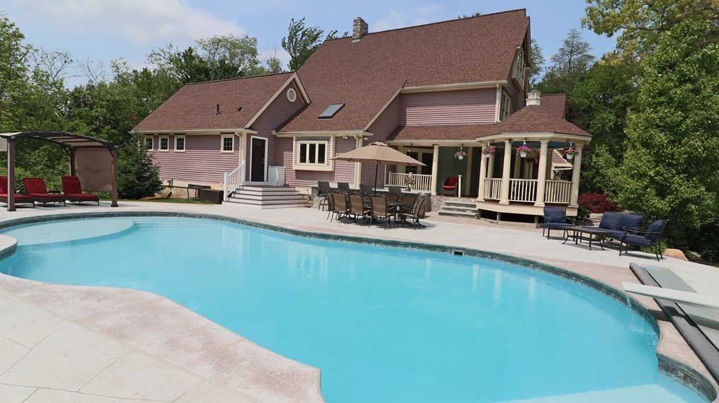 74 Reservoir St, Northborough MA  01532-1215 exterior