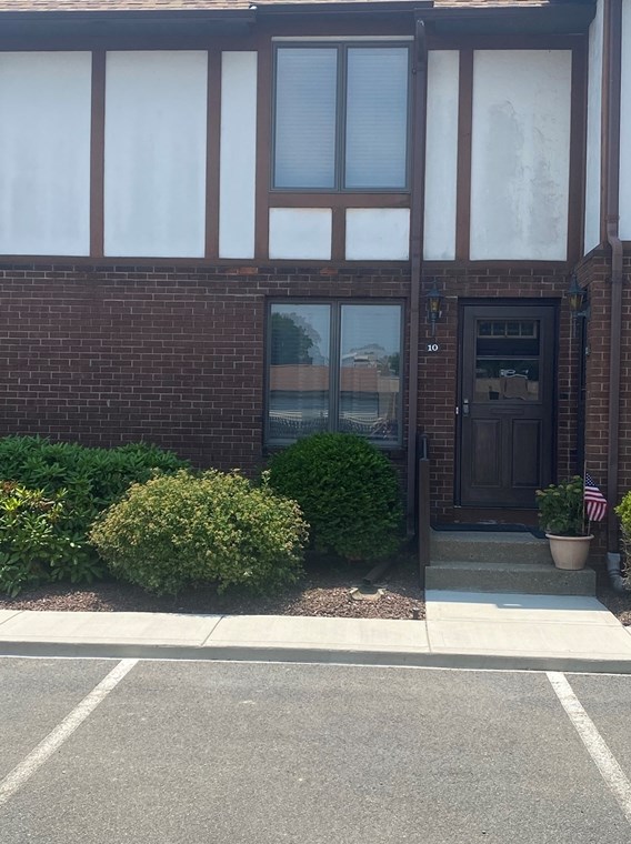 1051 Elm St #10, West Springfield, MA 01089