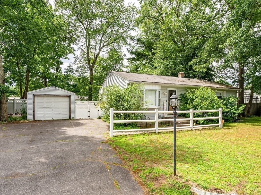 120 Talmadge Dr, Springfield, MA 01118