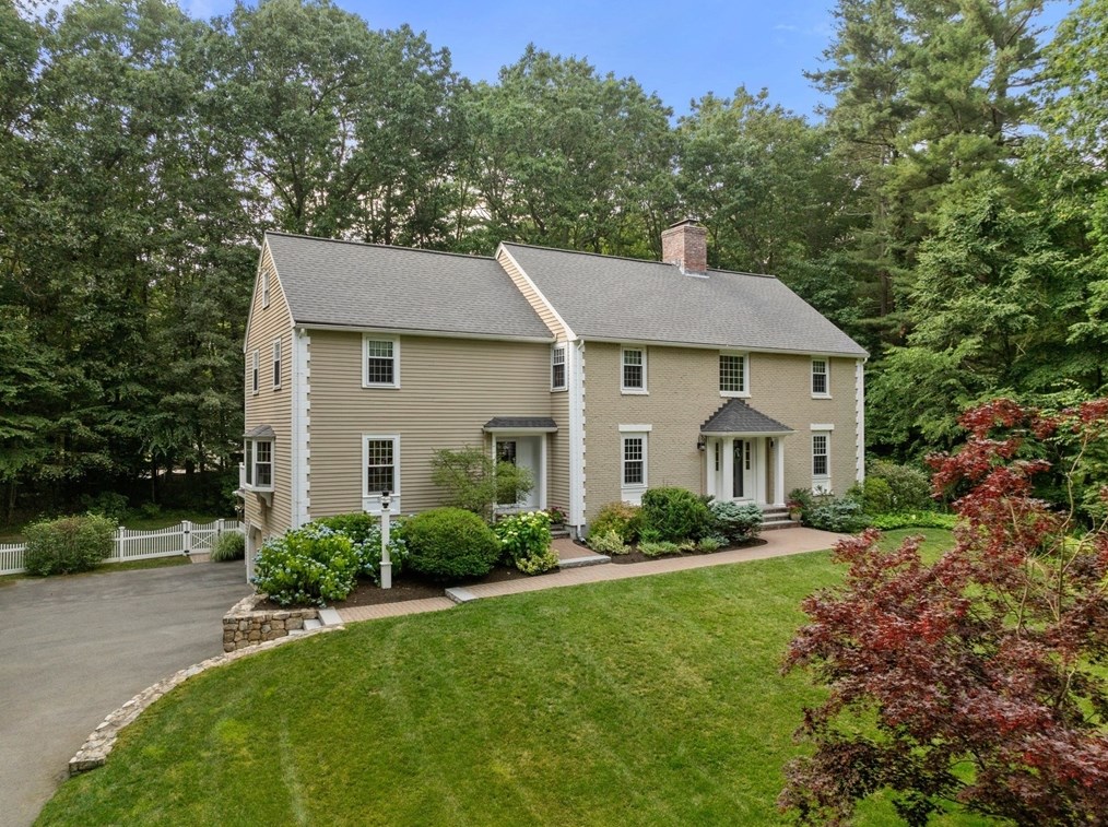 27 Chanticleer Rd, Sudbury, MA 01776