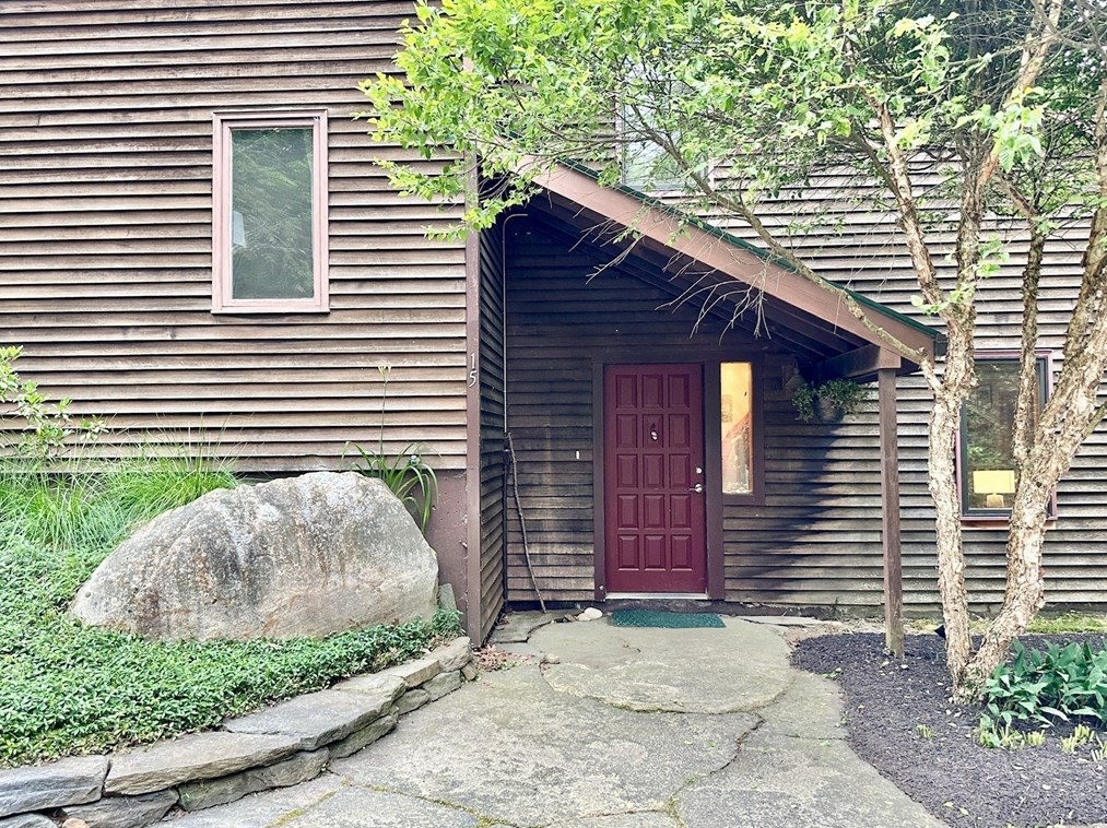 15 Number 6 Rd, Leverett, MA 01054