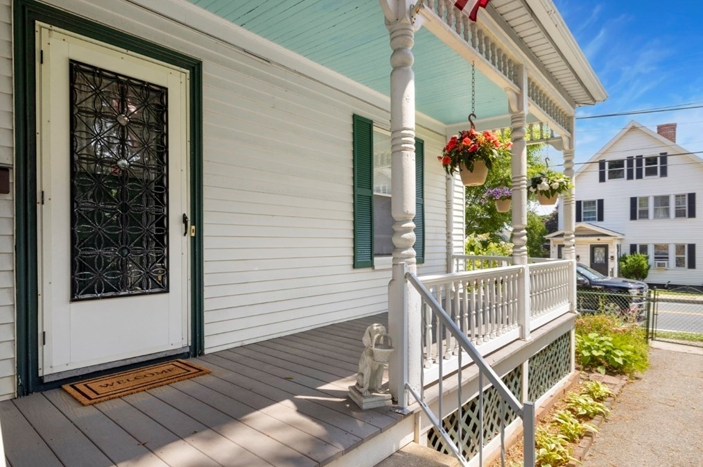 75 Lincoln Ave, Saugus, MA 01906-1746