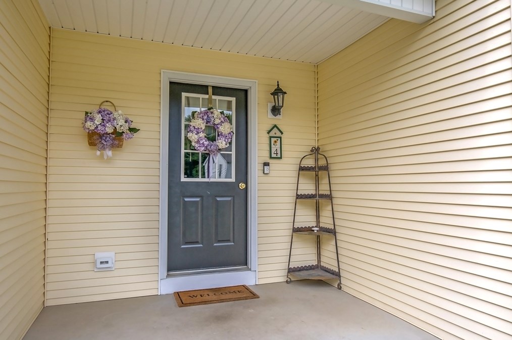 4 Rita Mary Way, Montgomery, MA 01085