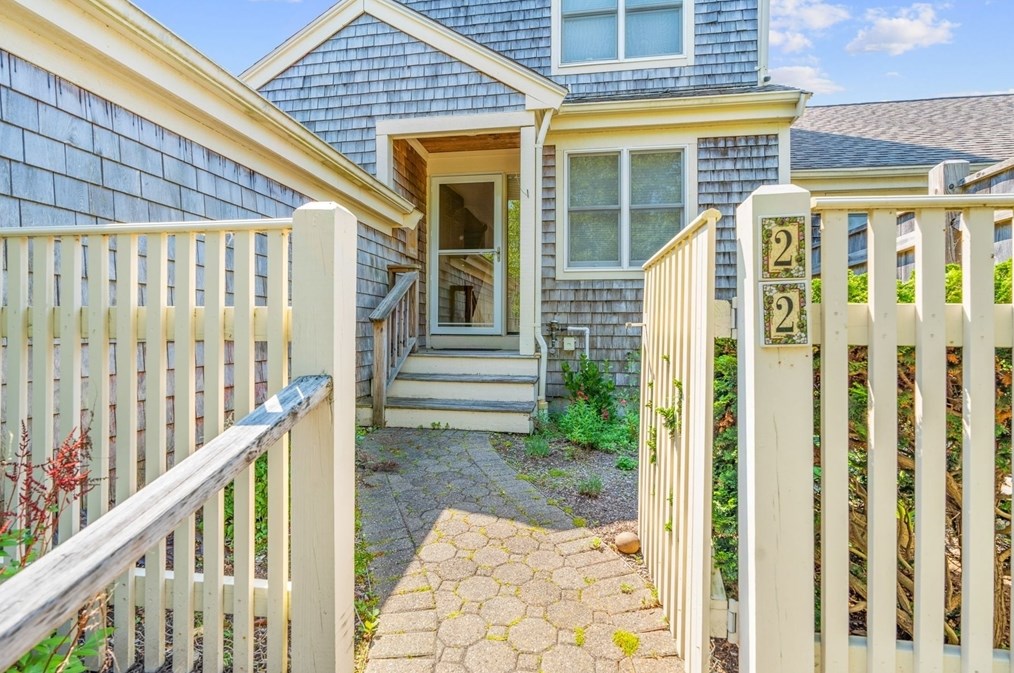 22 Blueberry Path, Yarmouth, MA 02675-1475