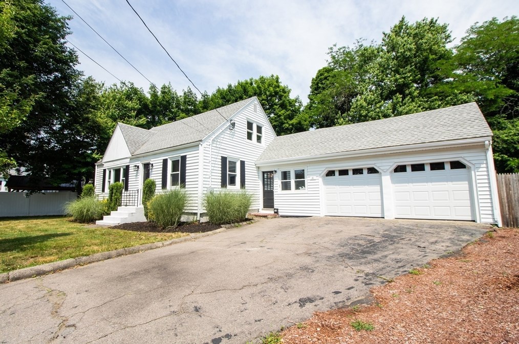 31 Harriet Rd, Abington, MA 02351